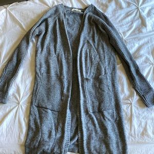 Dark charcoal grey sweater, Size medium/large, Long fitting down to mid thigh
